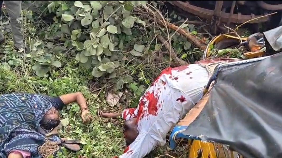 డీసీఎం ఢీకొని దంపతుల దుర్మరణం!