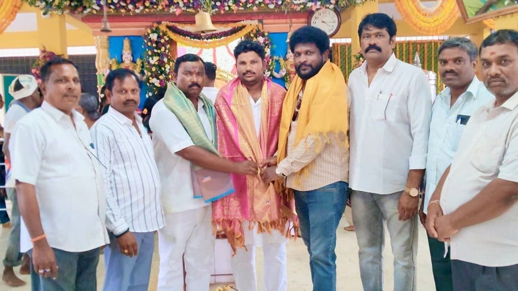 మహంకాళి అమ్మవారినీ దర్శించుకున్న రాష్ట్ర బీసీ కుల సంఘాల అధ్యక్షులు
