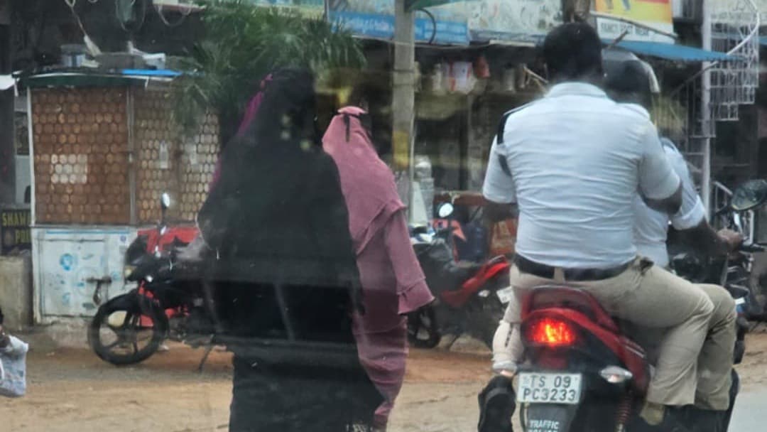 జిల్లా కేంద్రంలో వరుస పెట్టి చలాన్ల మోత