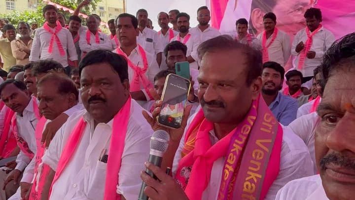 ఫోన్ కాల్ ద్వారా వెంకటేశ్వర్ రెడ్డిని అభినందించిన కేటీఆర్